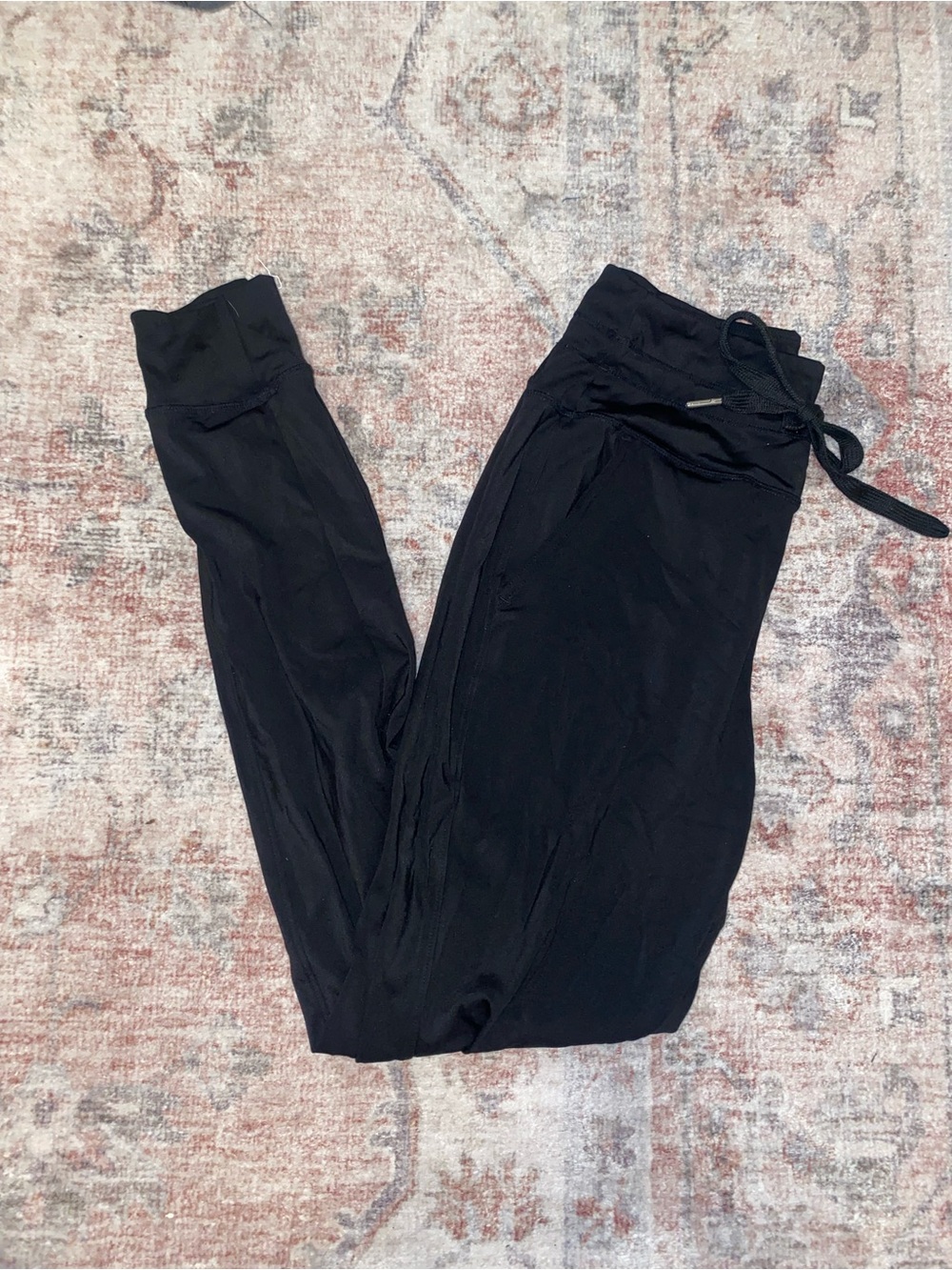 HALARA women’s black joggers